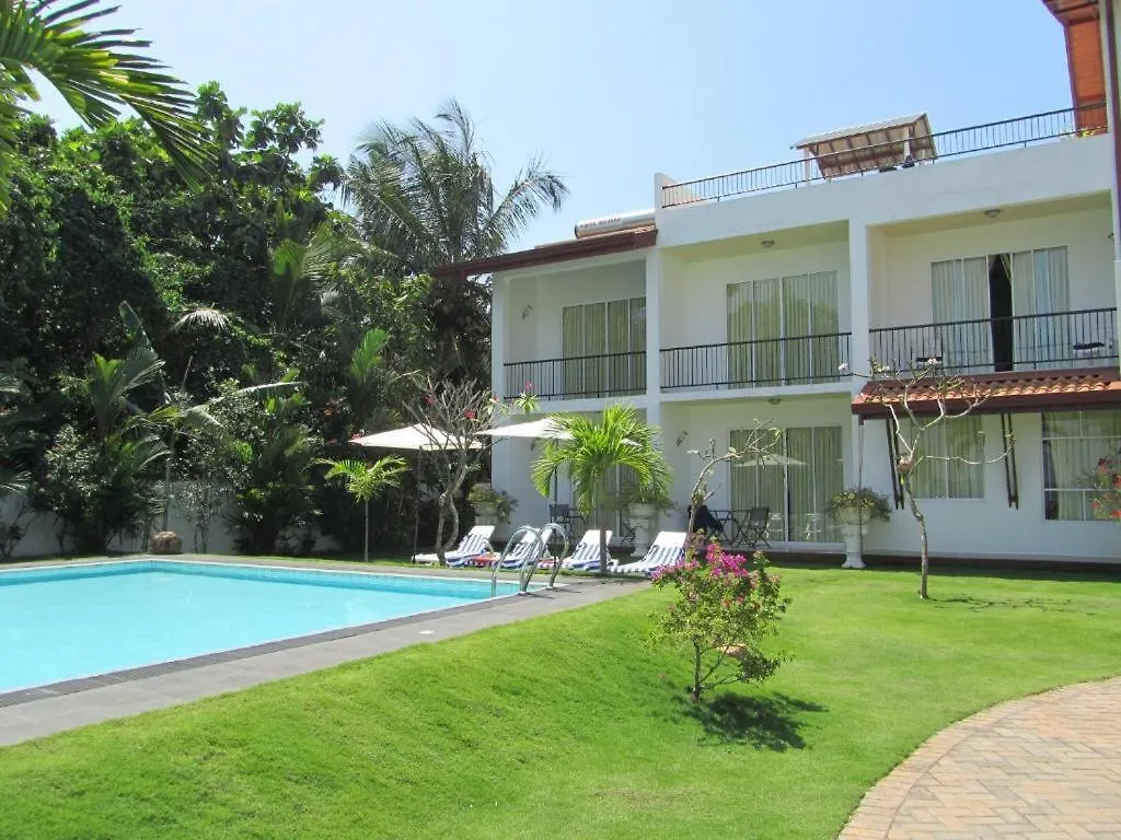 B&B Rainbow Lagoon Resort 니곰보