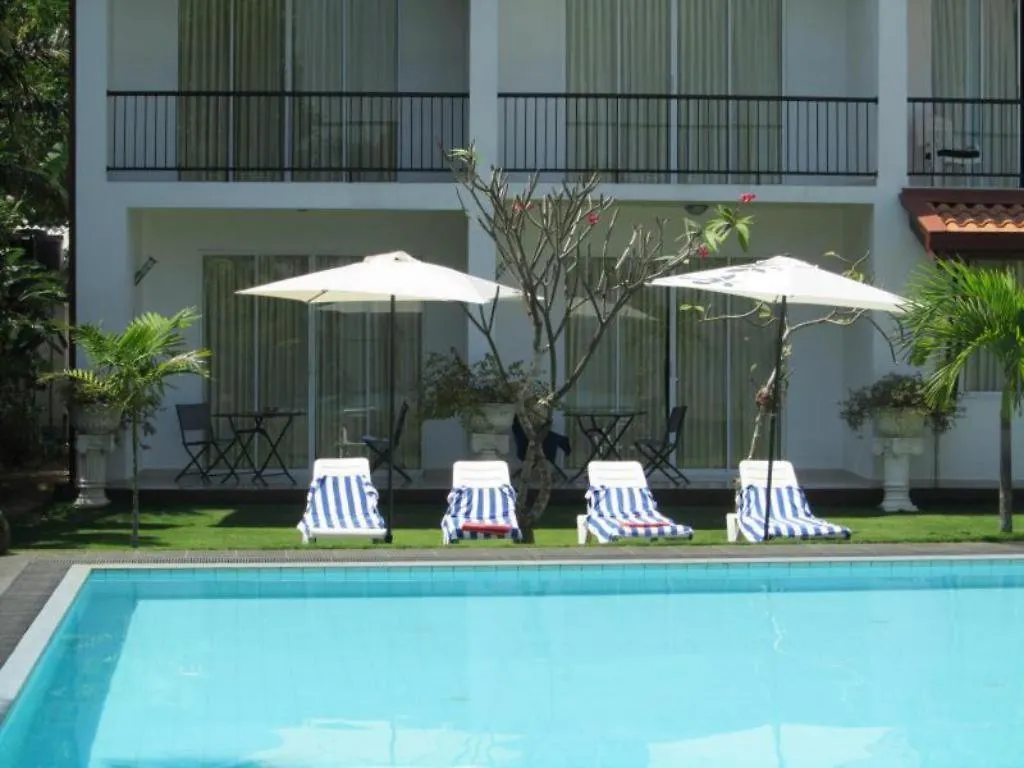 Rainbow Lagoon Resort 니곰보 B&B