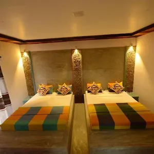 Eco Chalet - Airport Transit Negombo